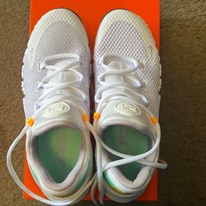 Like New (with box)Women’s NIKE Free Metcon 4, Size:8.5. White/infinite lilac
